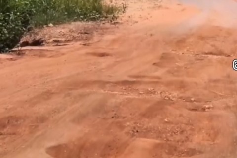 Moradores Denunciam Abandono em Estrada que Liga Pé-de-Galinha ao Centro dos Carlos em João