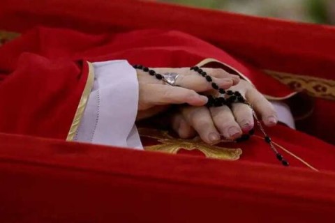 Papa Francisco: velório é aberto ao público no Vaticano
