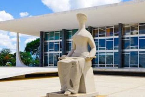 STF define que redes podem ser responsabilizadas por postagens de terceiros após notificação extrajudicial Corte considerou parcialmente inconstitucional o artigo 19 do Marco Civil da Internet, que exigia decisão judicial para remoção de conteúdos ofensivos.