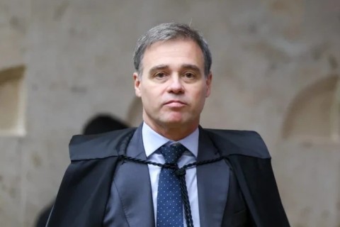 Mendonça sugere repensar competência do STF para julgar crimes.